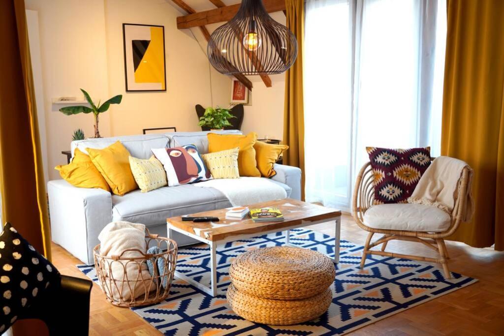 Contemporary Boho Style Loft Center Apartemen Sofia